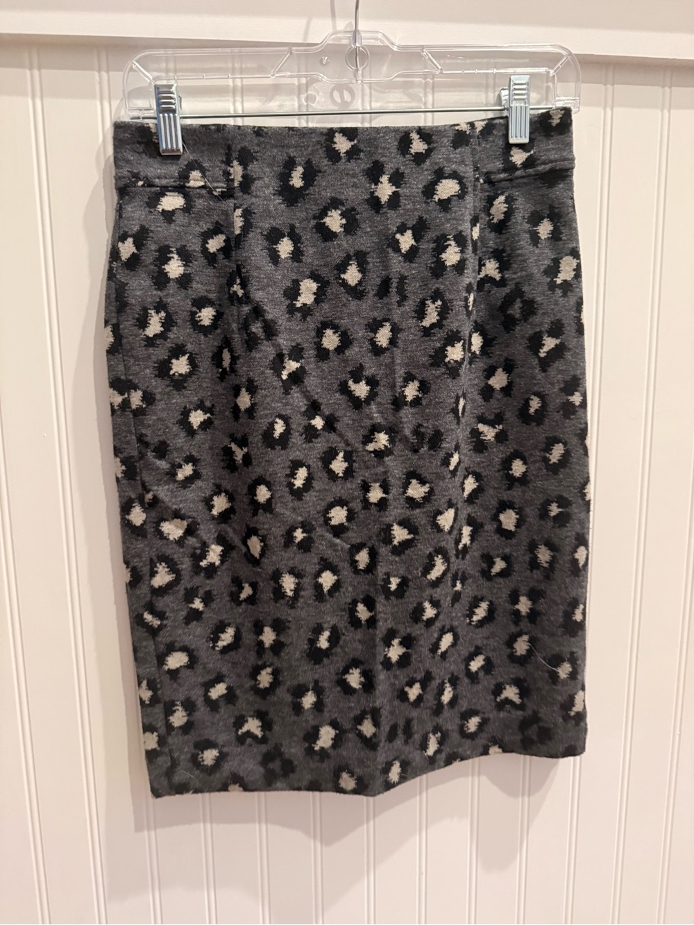 Loft Gray Leopard Print Pencil Skirt size small petite